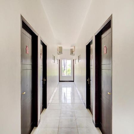 Oyo Life 3987 Kost Aditya Surabaya Exterior foto