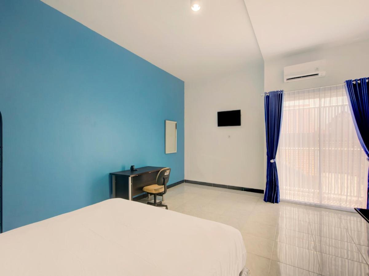 Oyo Life 3987 Kost Aditya Surabaya Exterior foto