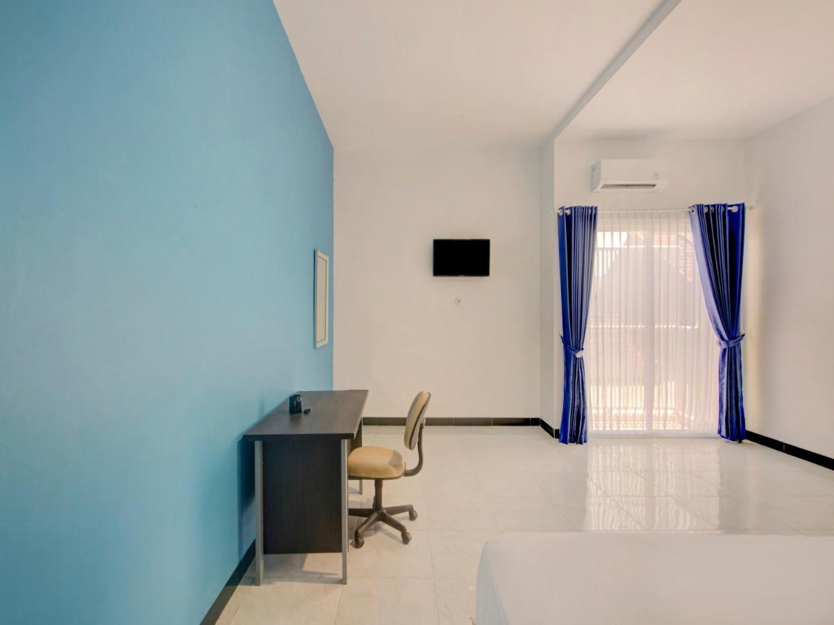 Oyo Life 3987 Kost Aditya Surabaya Exterior foto
